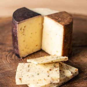 Kit 4 Queijos de Alagoa-MG (parmesão) 900g - Inteiro